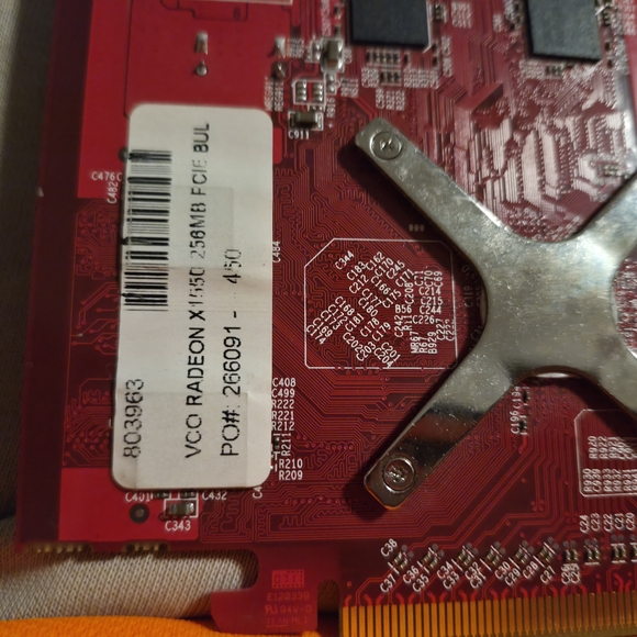 2000s VisionTek Radeon X1550 256MB PCIe #VT-X1550256PCIe 400166 Graphics Card - Picture 6 of 8